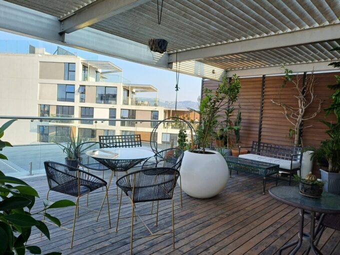 Apartamento con terraza amueblado en z4