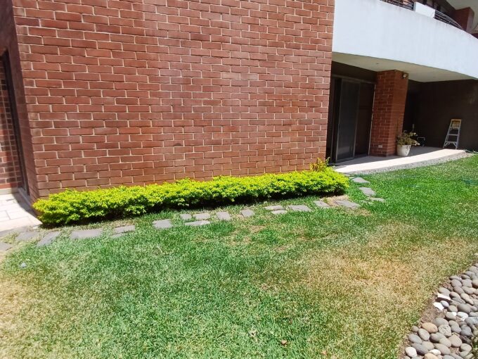 Apartamento en Venta en z14 con Jardín